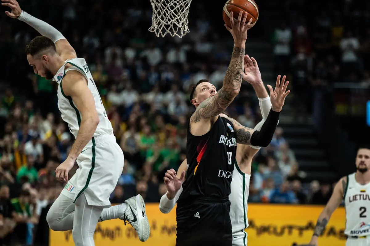 备在NBA, 赛场上打球